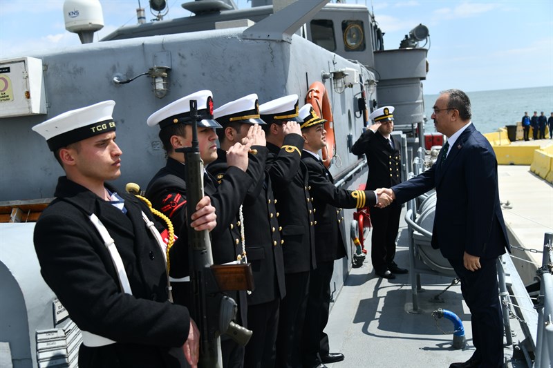 Vali Soytürk TCG ENEZ Gemisi’ni Ziyaret Etti