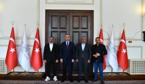 Van Gölü ve Çevre İlleri Yardımlaşma ve Dayanışma Derneği Başkanı Vali Soytürk’ü Ziyaret Etti