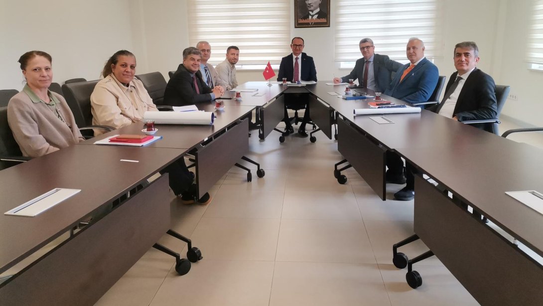 "Ben Her Yerde Varım" Projesi Etkinlik Planlama Toplantısı İlçe Milli Eğitim Müdürü Fahri Kırmızı Başkanlığında Müdürlüğümüz Toplantı Salonunda Gerçekleştirildi