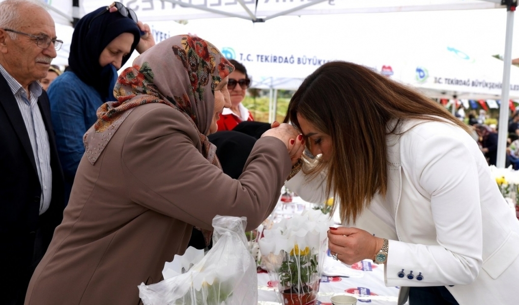 CANDAN BAŞKAN ÇERKEZKÖY'DE ANNELERİN MUTLULUĞUNA ORTAK OLDU