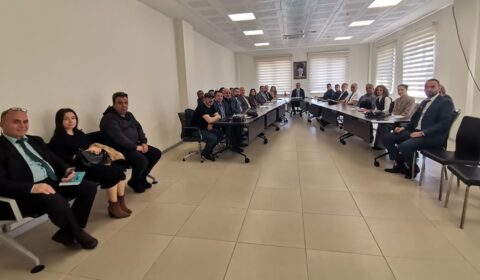 Devamsızlıkla Mücadele Projesi Koordinasyon Toplantısı İlçe Milli Eğitim Müdürü Fahri Kırmızı Başkanlığında Müdürlüğümüz Toplantı Salonunda Gerçekleştirildi