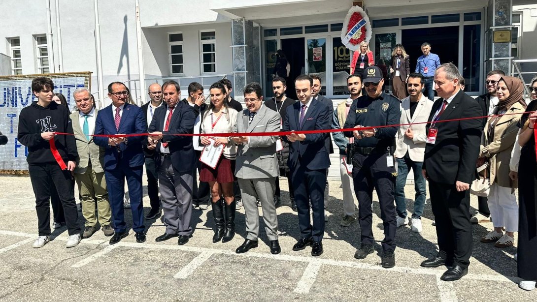 İl Millî Eğitim Müdürü Dr. Aziz Yeniyol Üniversite Tanıtım Fuarı'na Katıldı