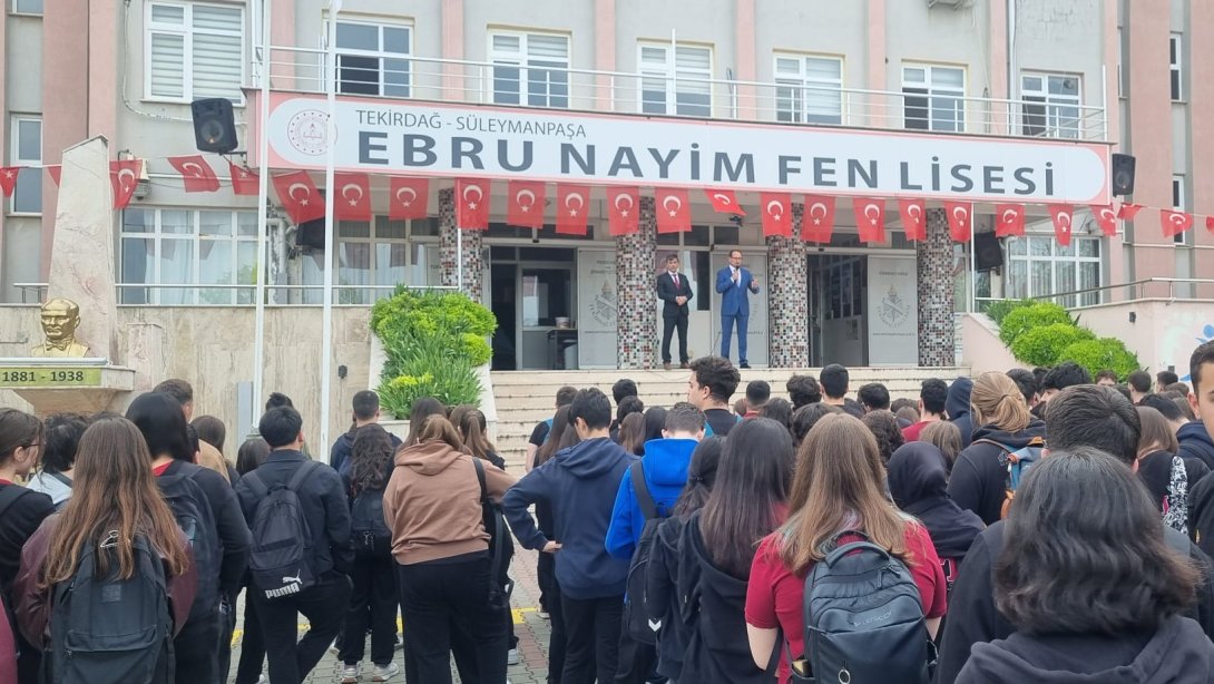 İlçe Milli Eğitim Müdürü Fahri Kırmızı İlçemiz Ebru Nayim Fen Lisesini Ziyaret Etti