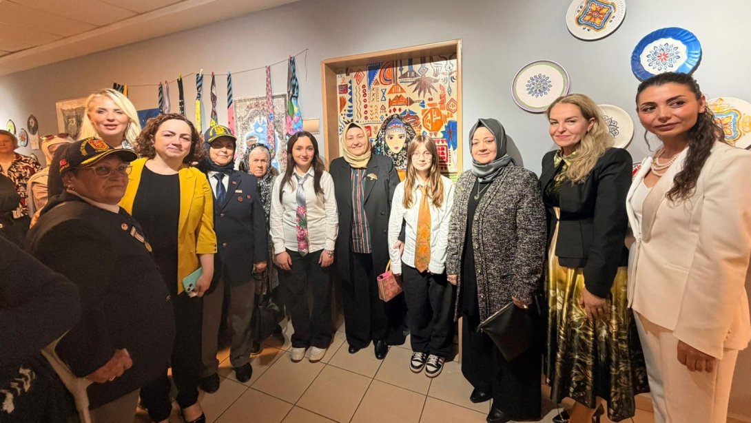 "Köklerden Geleceğe Sıfır Atık Resim Sergisi" Marmaraereğlisi'nde Büyük Beğeni Topladı