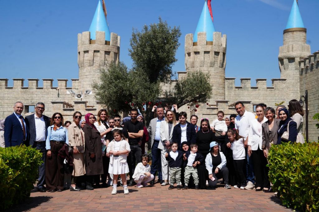 Masal Park`ta Sevgi Dolu Buluşma
