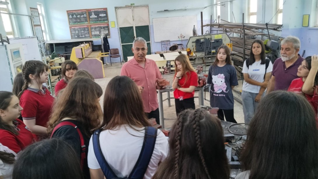 Mesleki ve Teknik Eğitim Kurumlarımızda "Maarifin Kalbinde Marifetli Gençlik" Etkinlikleri Devam Ediyor