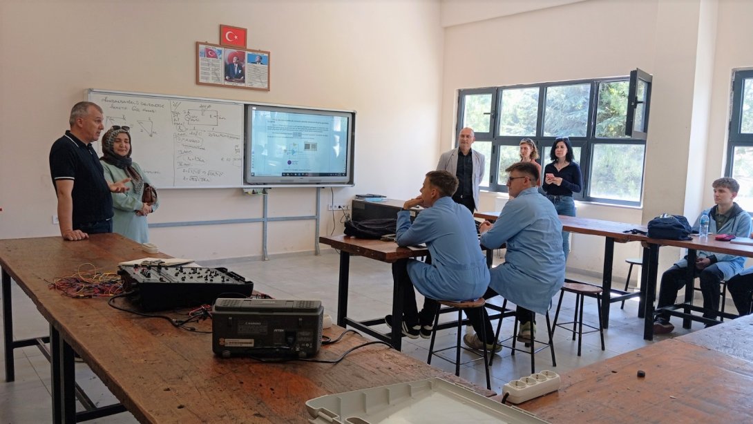 Mesleki ve Teknik Eğitim Kurumlarımızda "Maarifin Kalbinde Marifetli Gençlik" Etkinlikleri Gerçekleştirildi
