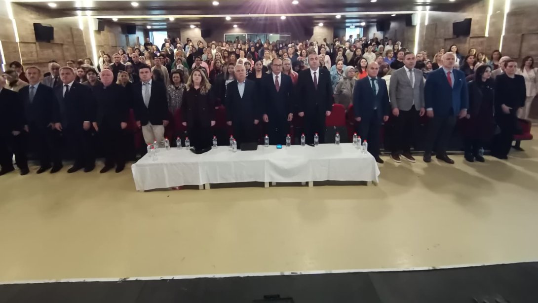 Tekirdağ Namık Kemal Üniversitesi Rektör Yardımcısı Prof. Dr. Celalettin Vatandaş Tarafından Velilerimize Yönelik " Aile" Konferansı Gerçekleştirildi