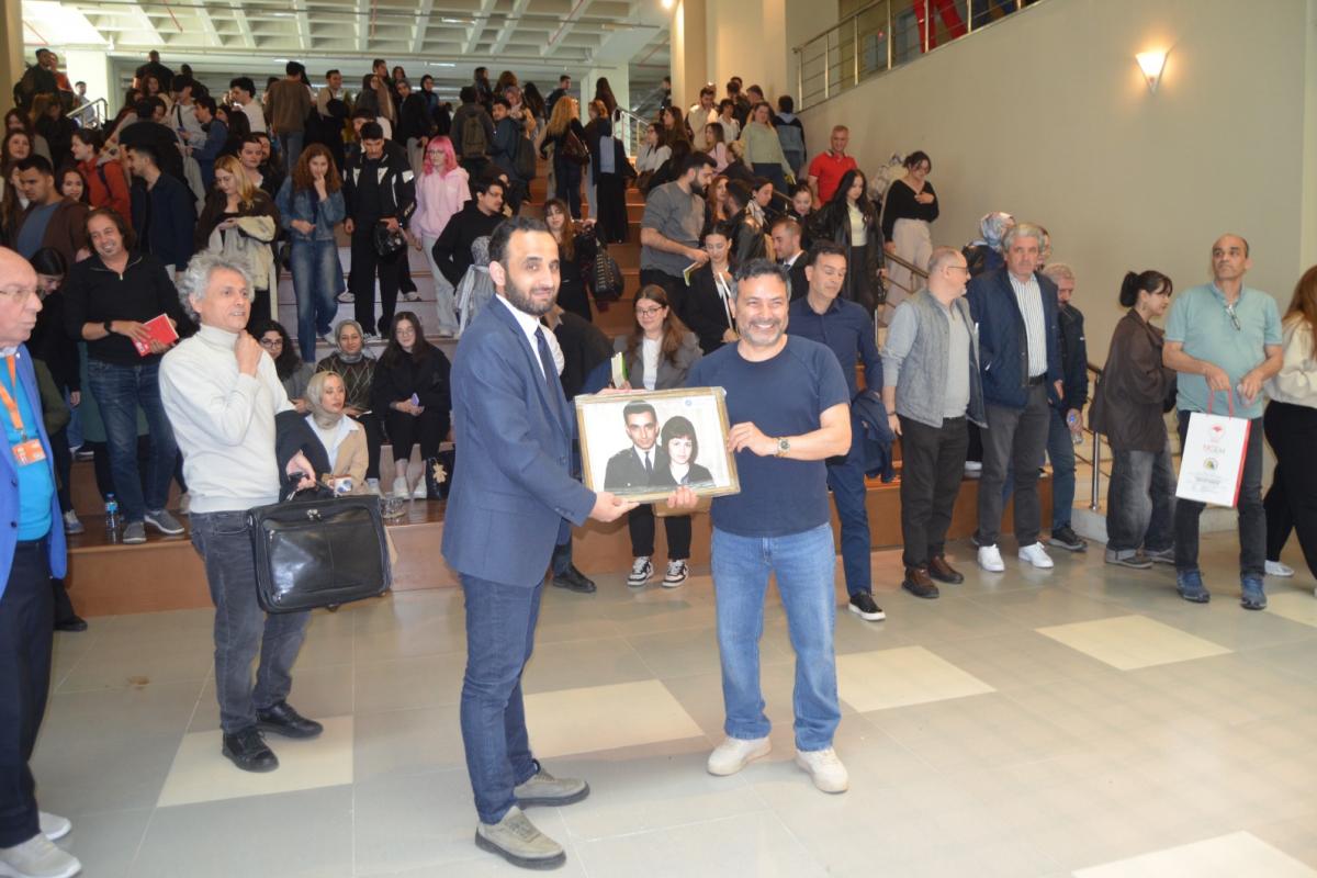 TEKİRDAĞ NKÜ’DE YAZAR AHMET ŞERİF İZGÖREN İLE HAYATA DEĞER KATMAK ÜZERİNE İLHAM VERİCİ BİR SÖYLEŞİ GERÇEKLEŞTİRİLDİ