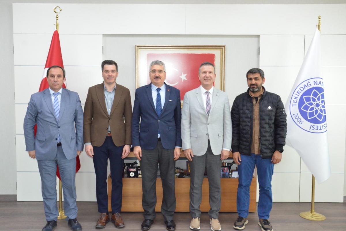 TÜME VAKFINDAN ÜNİVERSİTEMİZ REKTÖRÜNE ZİYARET