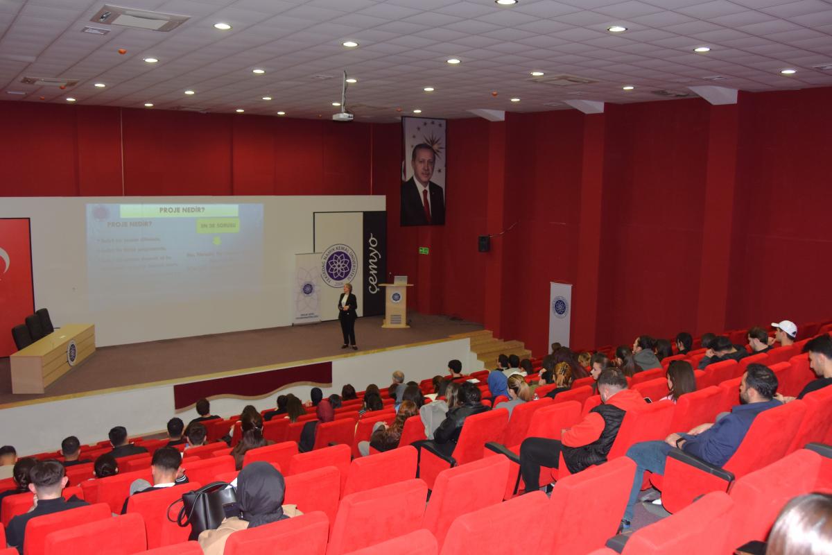 ÜNİVERSİTEMİZDE GENÇLERE YÖNELİK PROJE FON KAYNAKLARININ TANITIMI VE PROJE GELİŞTİRME ATÖLYESİ III GERÇEKLEŞTİRİLDİ