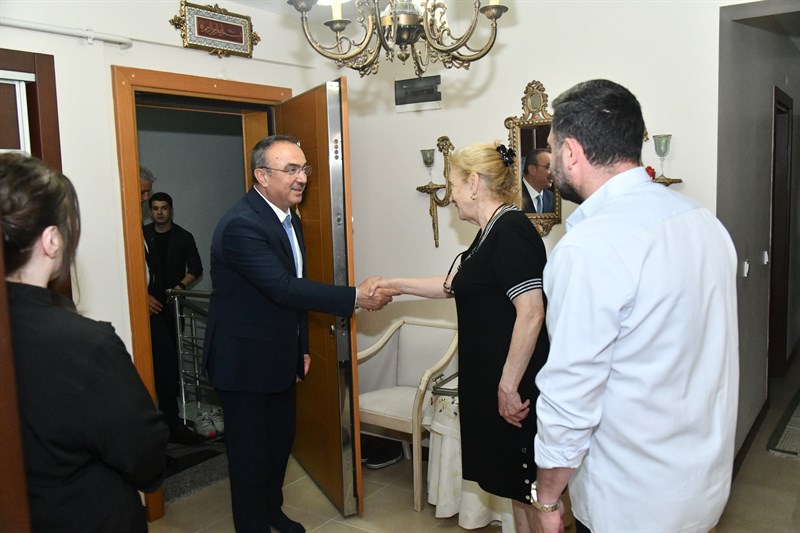 Vali Soytürk Merhum Gazi'nin Ailesi'nin Bayramını Kutladı