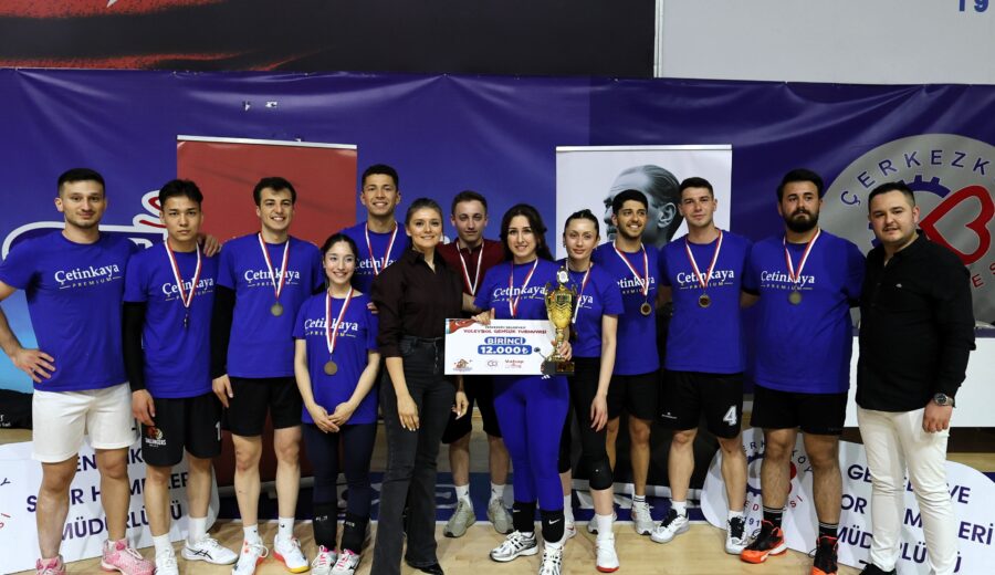VOLEYBOL TURNUVAMIZDA ÇETİNKAYA PREMİUM RÜZGARI