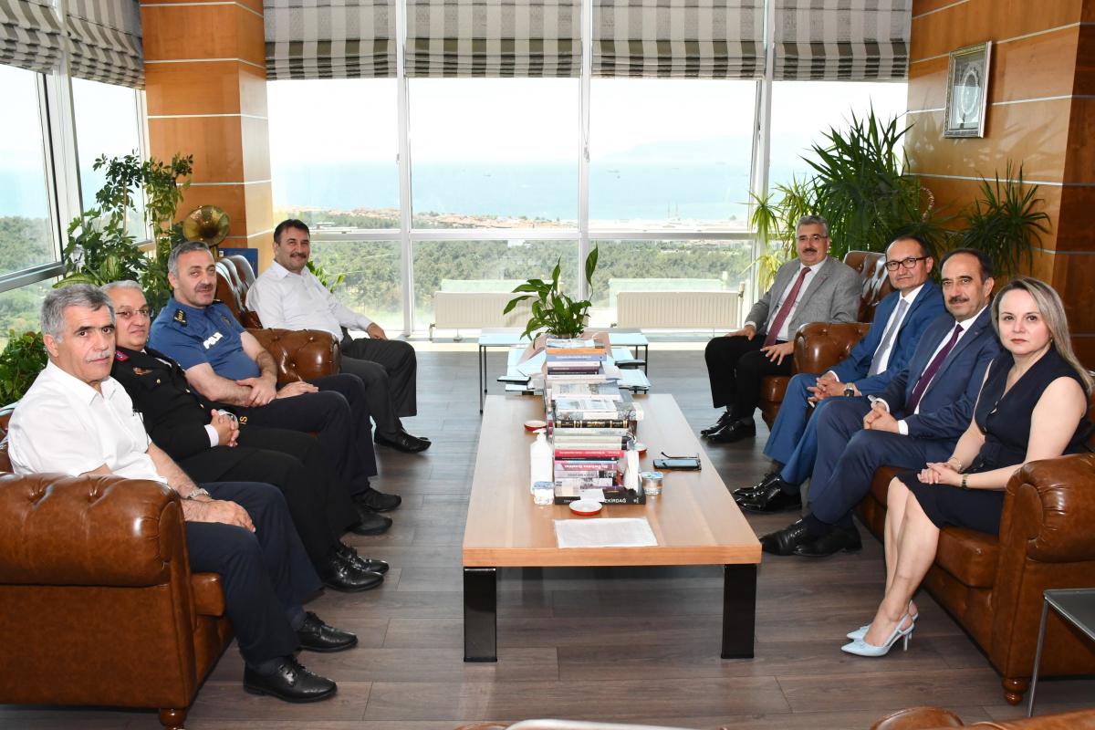ÖSYM İL KOORDİNASYON KURULU KOMİSYONU ÜYELERİNDEN REKTÖRÜMÜZE ZİYARET