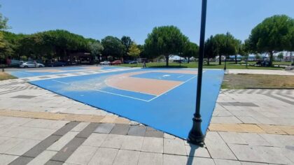 Sahildeki Basketbol Sahasında Pota Eksikliği Eleştiri Konusu Oldu