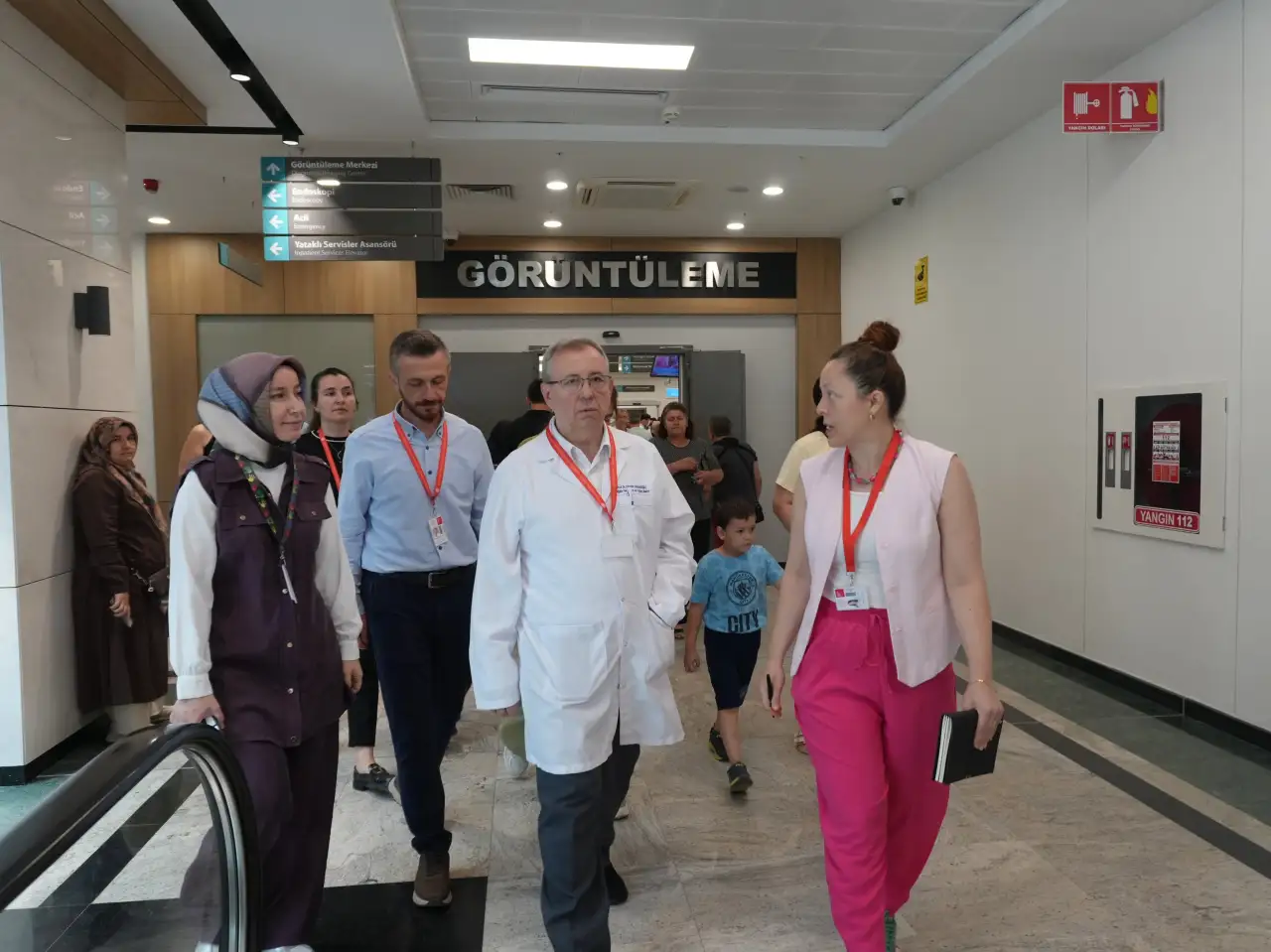 Başhekim Tabakoğlu ve Hastane Yöneticileri Servisleri Ziyaret Etti