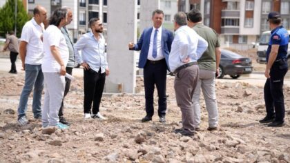 Başkan Sarıkurt`tan Pazartesi Pazarı İncelemesi