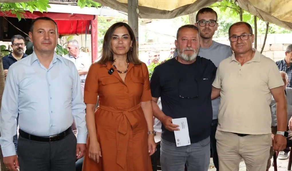 CANDAN BAŞKAN MURATLI’DA ÜRETİCİLERE İLK MAZOT KARTLARINI TESLİM ETTİ