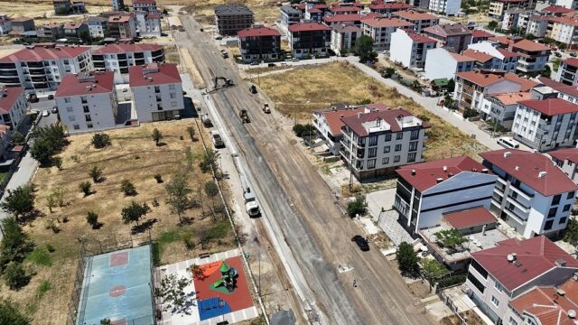 CANDAN BAŞKAN SAHADA: ÇORLU’NUN BULVARLARI YENİLENİYOR