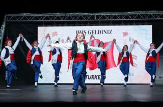 HALK OYUNLARI EKİBİMİZDEN MAKEDONYA’DA BÜYÜLEYEN PERFORMANS