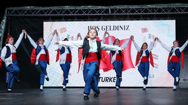 HALK OYUNLARI EKİBİMİZDEN MAKEDONYA’DA BÜYÜLEYEN PERFORMANS