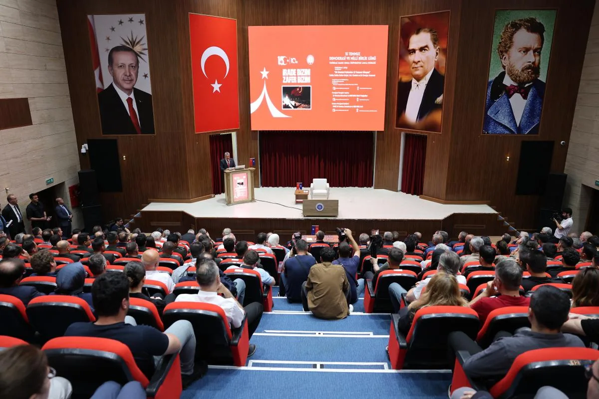 İRADE BİZİM, ZAFER BİZİM… ÜNİVERSİTEMİZDE ‘15 TEMMUZ DEMOKRASİ VE MİLLÎ BİRLİK GÜNÜ’ ANMA ETKİNLİĞİ GERÇEKLEŞTİ
