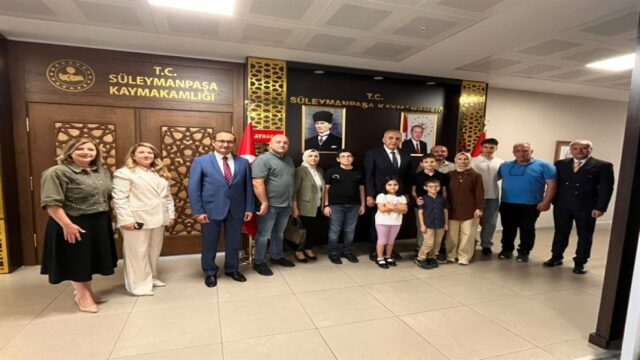 Süleymanpaşa kaymakamı Mahmut Nedim TUNÇER, Liselere Geçiş Sistemi (LGS) kapsamında gerçekleştirilen merkezi sınavda ilçemizden 500 tam puan..