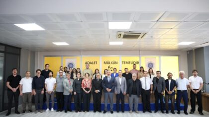 ÜNİVERSİTEMİZ HUKUK FAKÜLTESİ TARAFINDAN ‘DEVLETİN TEK REHBERİ HUKUK, MEMURUN TEK SADAKATİ DEVLET: 15 TEMMUZ DERSİ’ ETKİNLİĞİ DÜZENLENDİ