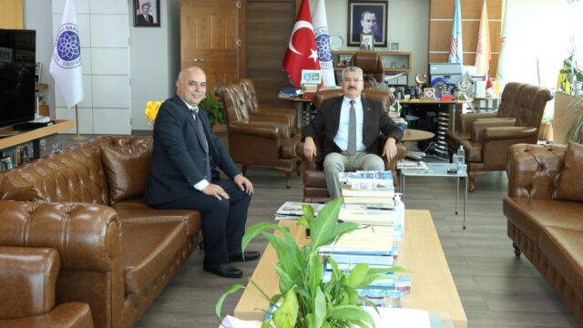 ÜNİVERSİTEMİZ REKTÖRÜNE ZİYARET