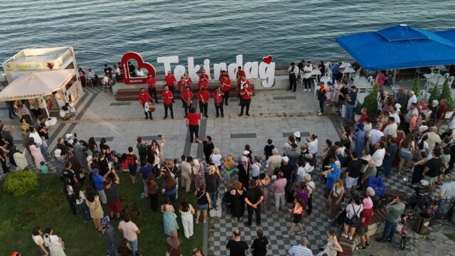 “YAZ KONSERLERİ” MÜZİK COŞKUSUNU İLÇELERE TAŞIYOR
