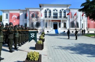30 Ağustos Zafer Bayramı Münasebetiyle Atatürk Anıtı'na Çelenk Sunuldu
