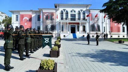 30 Ağustos Zafer Bayramı Münasebetiyle Atatürk Anıtı’na Çelenk Sunuldu