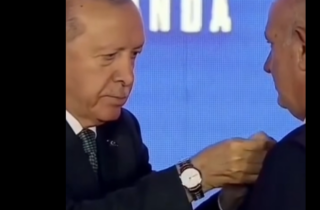 Ankara’da düzenlenen programda AK Parti’ye katıldı.