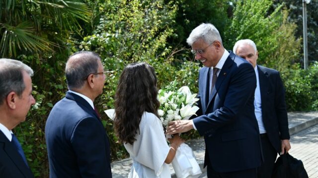 Bakan Memişoğlu Koçak Farma’yı Ziyaret Etti