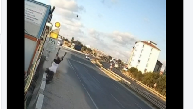Feci kaza anı kameraya yansıdı