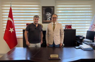 İlçemiz Adalet Mesleki Eğitim Merkezi Müdürlüğünden İl Milli Eğitim Şube Müdürlüğüne Atanan Oğuz Günaçan İlçe Milli Eğitim Müdürü Fahri Kırmızı' yı Ziyaret Etti