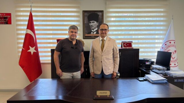 İlçemiz Adalet Mesleki Eğitim Merkezi Müdürlüğünden İl Milli Eğitim Şube Müdürlüğüne Atanan Oğuz Günaçan İlçe Milli Eğitim Müdürü Fahri Kırmızı’ yı Ziyaret Etti