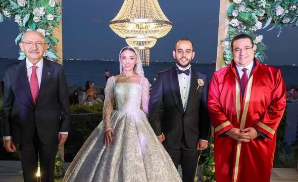 Kemal Kılıçdaroğlu, Tuğçe ve Sinan Çiftinin Nikâh Şahidi Oldu