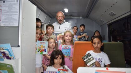 Muratlı’da Açık Hava Sinema Gecesine Gezici Kütüphane Renk Kattı