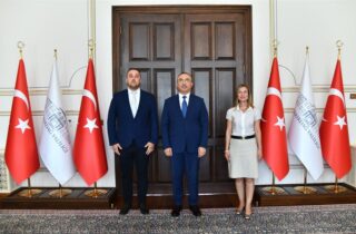 Romanya Göçmenleri Dostluk ve Dayanışma Derneği Başkanı Vali Soytürk’ü Ziyaret Etti
