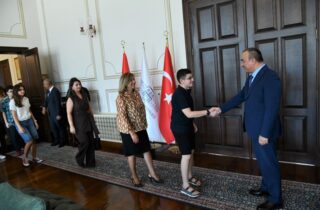 Vali Soytürk LGS Sınavı'nda 500 Tam Puan Alan Öğrencilerimizi Tebrik Etti