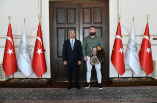 Vali Soytürk Şampiyon Kıck Boksörü Makamında Kabul Etti