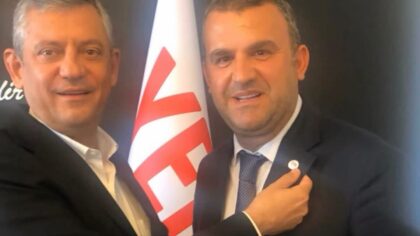 VOLKAN NALLAR YENİ PARTİ ROZETİNİ TAKTI