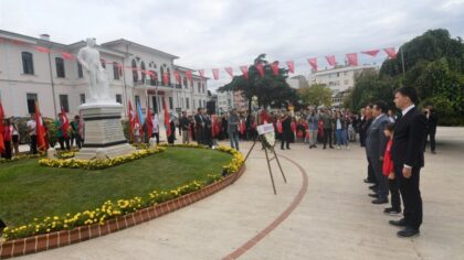 2026-2027 Eğitim Öğretim Yılı İlköğretim Haftası Kapsamında Çelenk Sunma Töreni Gerçekleştirildi