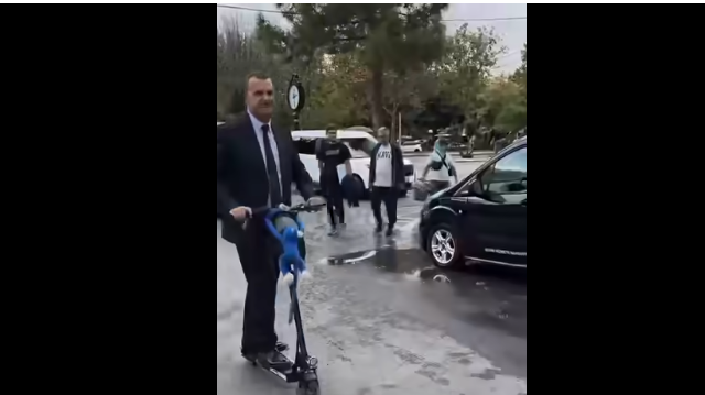 Başkan Nallar Protokole Yetişmek İçin Scooter’a Bindi