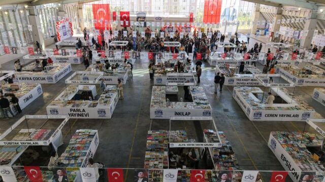 Çorlu Kitap Fuarı Kapılarını Kitapseverlere Açtı