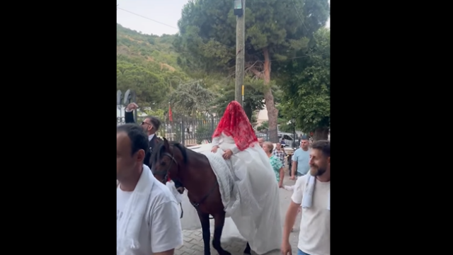 GELİN ATA BİNDİ, GELENEK YAŞATILDI!