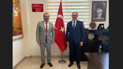 İlçemiz Yunus Emre İlkokulu / Ortaokulu Okul Müdürü İsmail Akkaş İlçe Milli Eğitim Müdürü Fahri Kırmızı’yı Makamında Ziyaret Etti