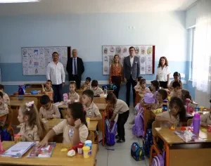 KIRTASİYE SETLERİ ÖĞRENCİLERE ULAŞTI