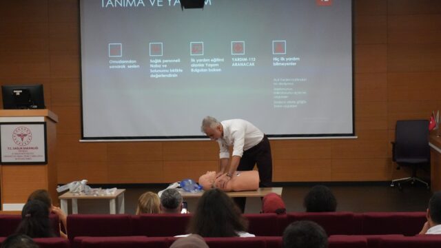 Şehir Hastanesi Personeline Hayat Kurtaran CPR Eğitimi